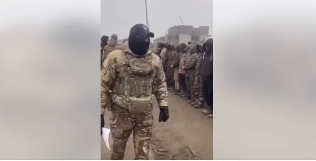 В РФ вербуют мигрантов на войну, угрожая депортацией: видео 7 В РФ вербуют мигрантов на войну, угрожая депортацией: видео