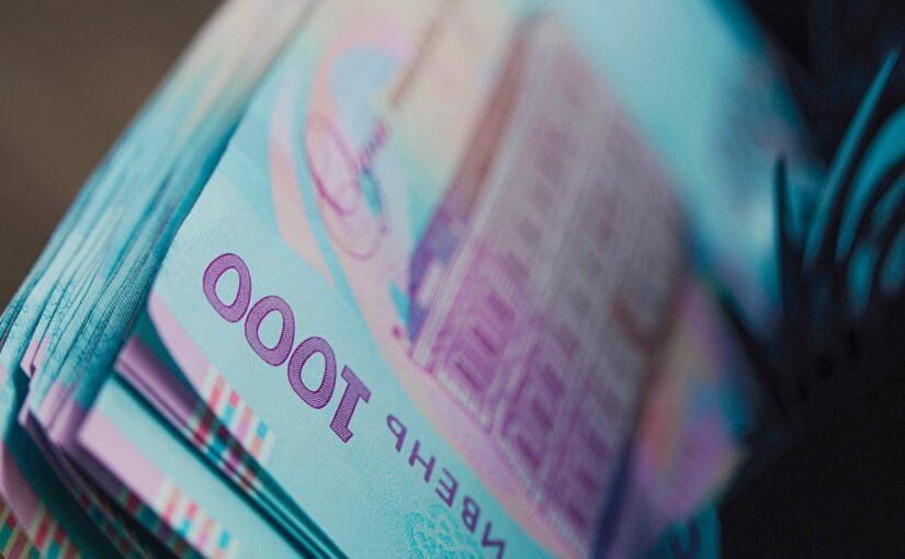 Жінка хотіла отримати “тисячу Зеленського”: вкрали близько 100 тис ➤ Prozoro.net.ua