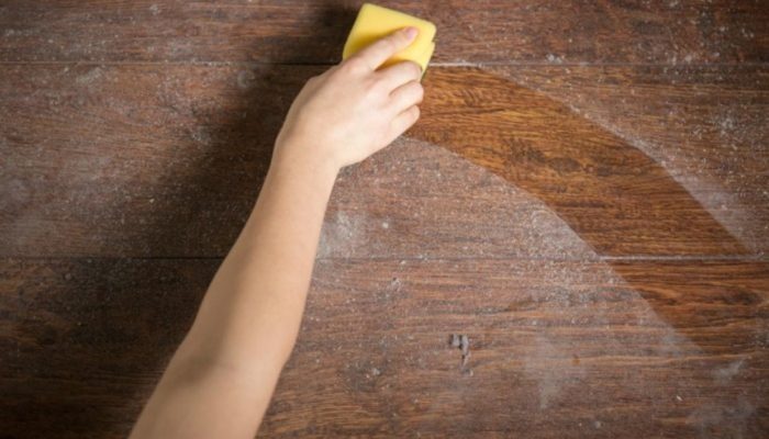 Добавьте в воду копеечный ингредиент: пыль не будет оседать