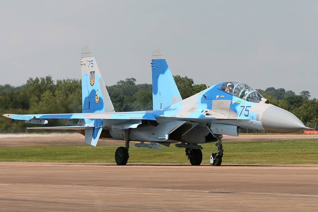 Тактика низького польоту допомагає українським Су-27 уникати російської ППО — Forbes