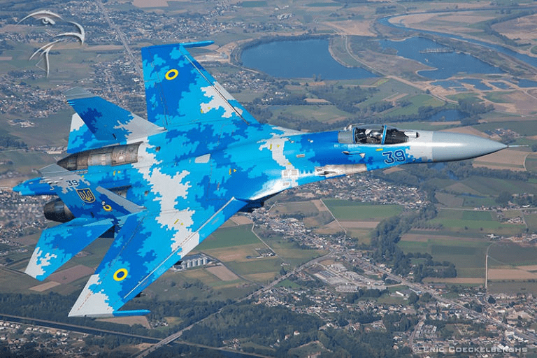 Тактика низького польоту допомагає українським Су-27 уникати російської ППО — Forbes