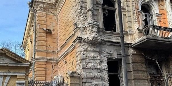 Російський обстріл 1 січня пошкодив будинок Олі Полякової у Києві