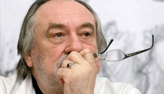 Перевернуте дерево замість хреста: як виглядає могила Ступки