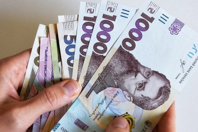 Ринок праці спустошений: українців заманюють високими зарплатами