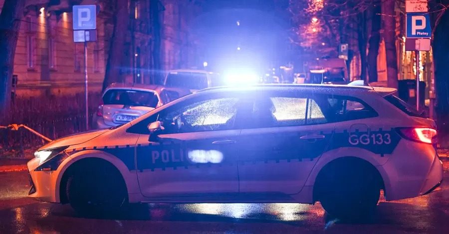 В Варшаве мужчина сбил украинку автомобилем, а затем избил ее