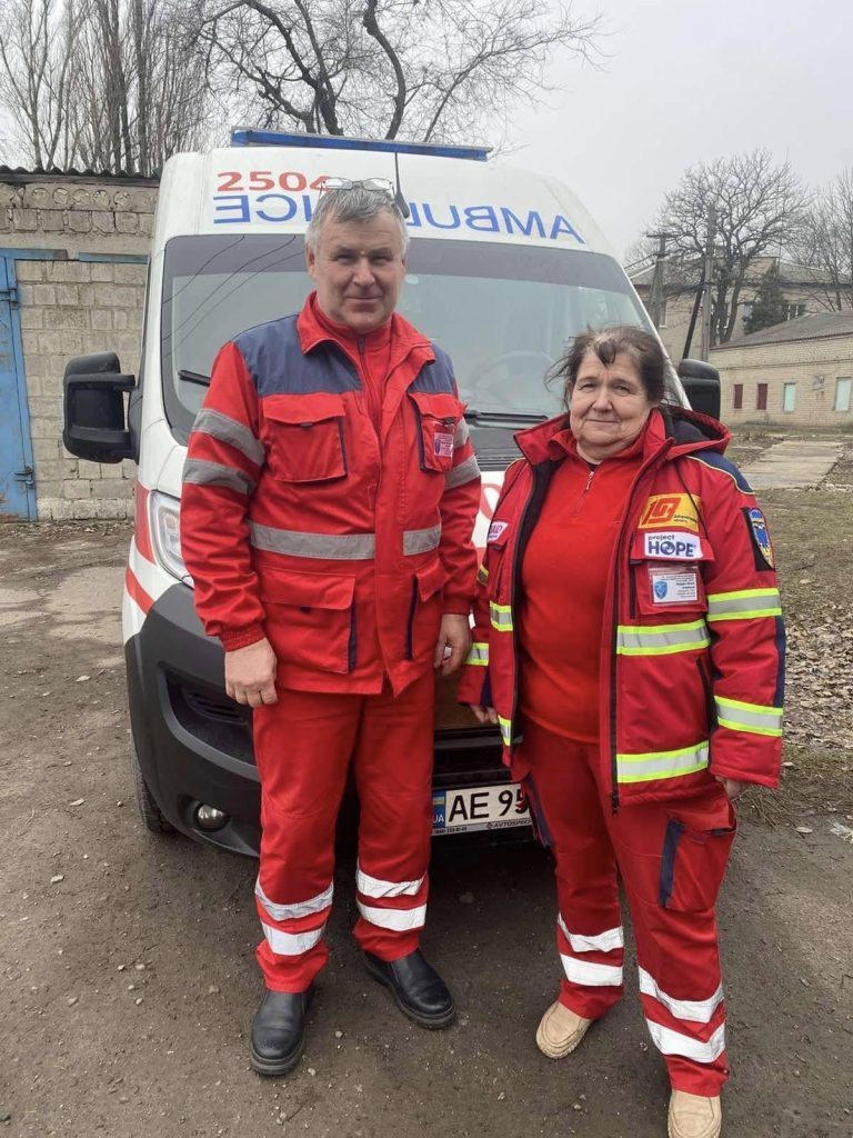 На Дніпропетровщині 16-річна дівчина народила третю дитину прямо в "швидкій" 4 На Дніпропетровщині 16-річна дівчина народила третю дитину прямо в "швидкій"