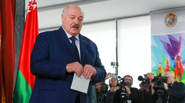 Вибори у Білорусі: Лукашенко проголосував «за всіх»