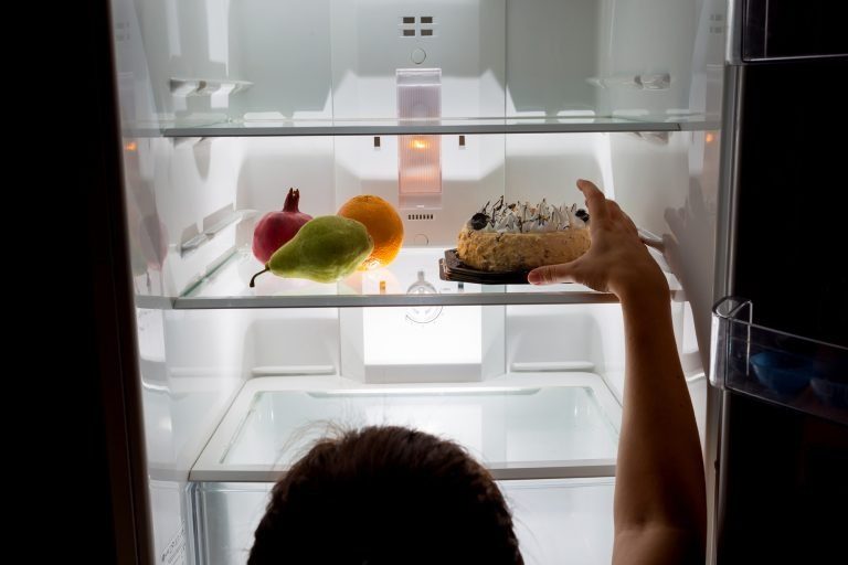 Ці продукти не можна їсти перед сном: буде безсоння та зайва вага
