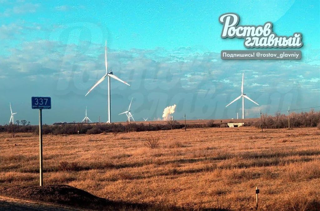 У Ростовській області РФ після вибуху здійнявся стовп диму в районі складів хімкомбінату: фото 6 У Ростовській області РФ після вибуху здійнявся стовп диму в районі складів хімкомбінату: фото