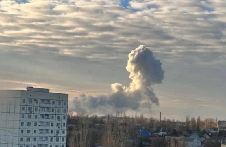 У Ростовській області РФ після вибуху здійнявся стовп диму  в районі складів хімкомбінату: фото ➤ Prozoro.net.ua