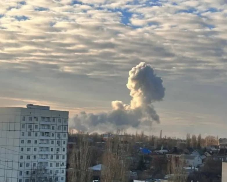 У Ростовській області РФ після вибуху здійнявся стовп диму в районі складів хімкомбінату: фото 7 У Ростовській області РФ після вибуху здійнявся стовп диму в районі складів хімкомбінату: фото