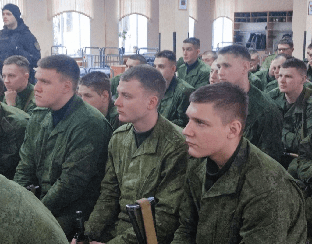 У Білорусі готуються до придушення протестів на тлі "виборів" президента – "Беларускі Гаюн"