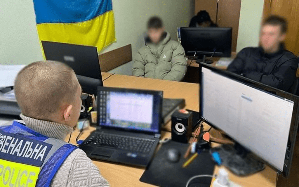 Подростки ради развлечения устроили взрыв на парковке в Киеве: что с ними будет (фото) 3 Подростки ради развлечения устроили взрыв на парковке в Киеве: что с ними будет (фото)