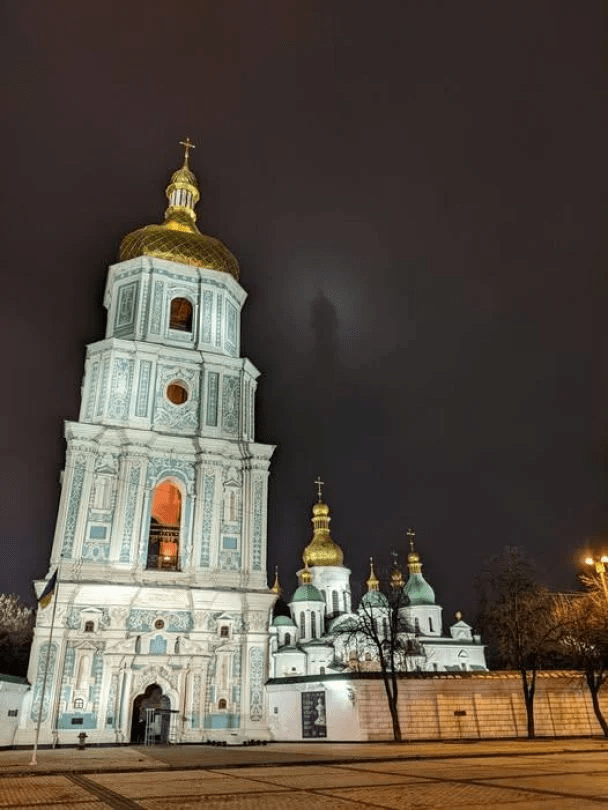 У небі над Софією Київською помітили містичний силует: що це було (фото)