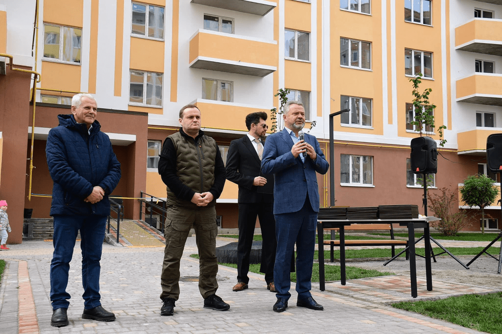 У Бучі цілий ЖК залишився без світла та тепла: мешканці замерзають 4 У Бучі цілий ЖК залишився без світла та тепла: мешканці замерзають