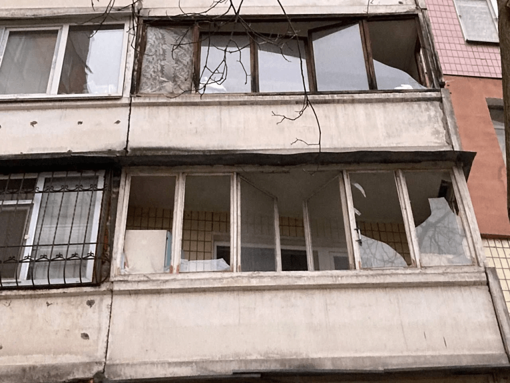 У Дніпрі в результаті ударів безпілотників постраждали три багатоповерхівки (фото)