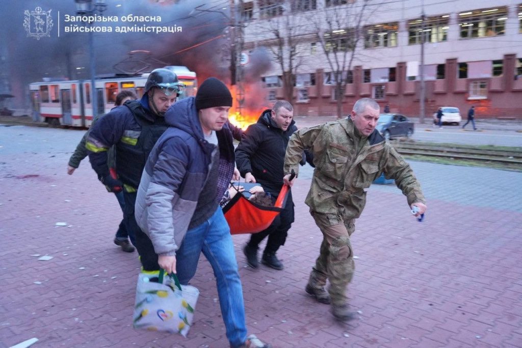 Число раненых в результате российской атаки на Запорожье возросло до 30: фото