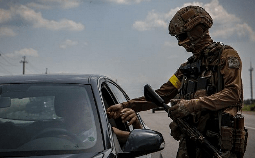 Як чоловіки 18-25 років зможуть виїхати з України