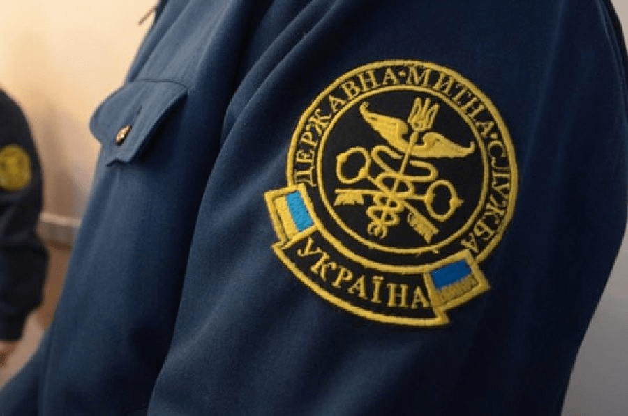 Головному митнику Україну оголошено підозру через незадеклароване майно