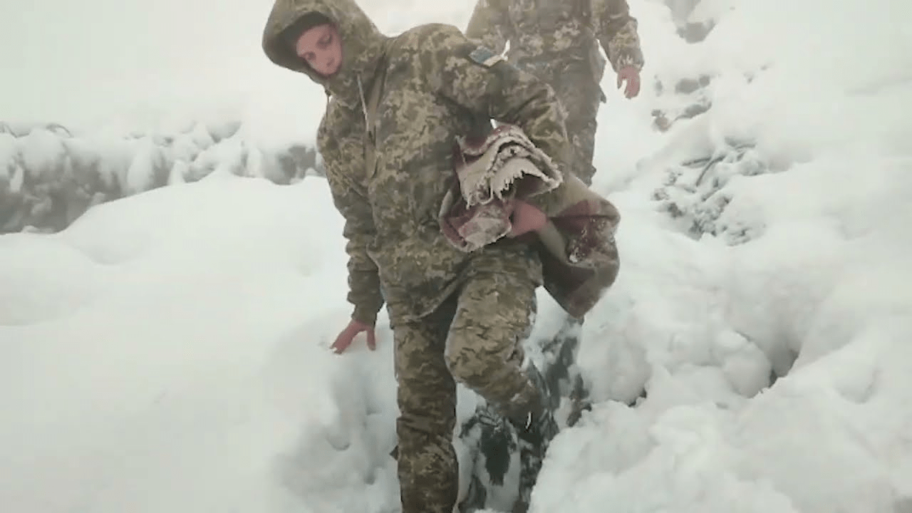 В Карпатах знайшли “туристів”, які загубилися в горах, намагаючись перетнути кордон (фото, відео)
