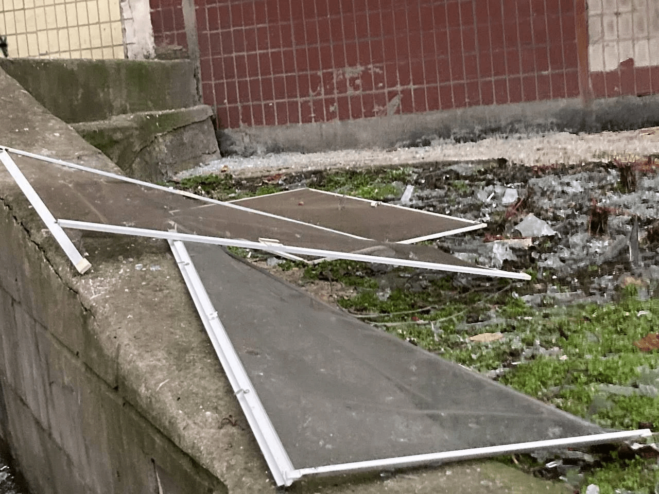 У Дніпрі в результаті ударів безпілотників постраждали три багатоповерхівки (фото)