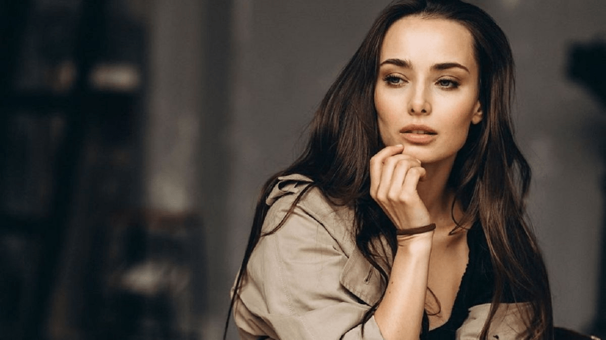 Ксенія Мішина з 12-річним сином покинула Україну: що вона відповіла хейтерам