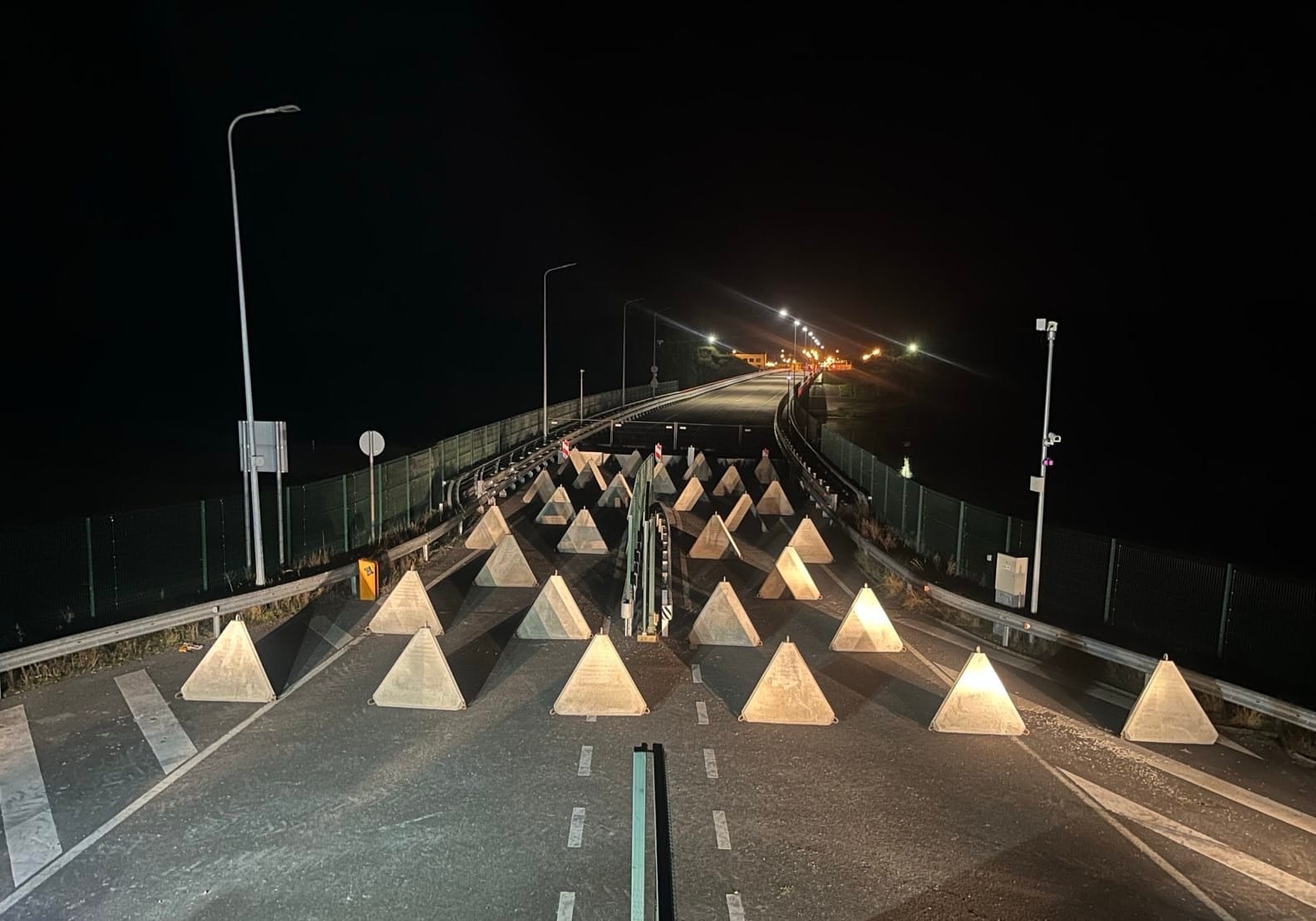 Одна з країн ЄС готується мінувати свої мости, що з’єднують її з РФ   ➤ Prozoro.net.ua