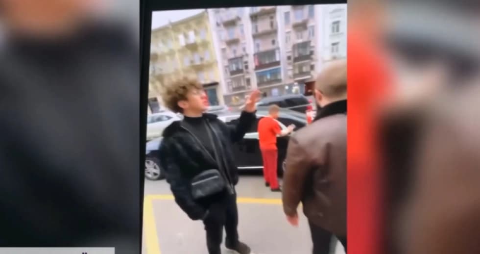 В Киеве провели обыски у двух «мажоров»: полиция нашла запрещенные предметы