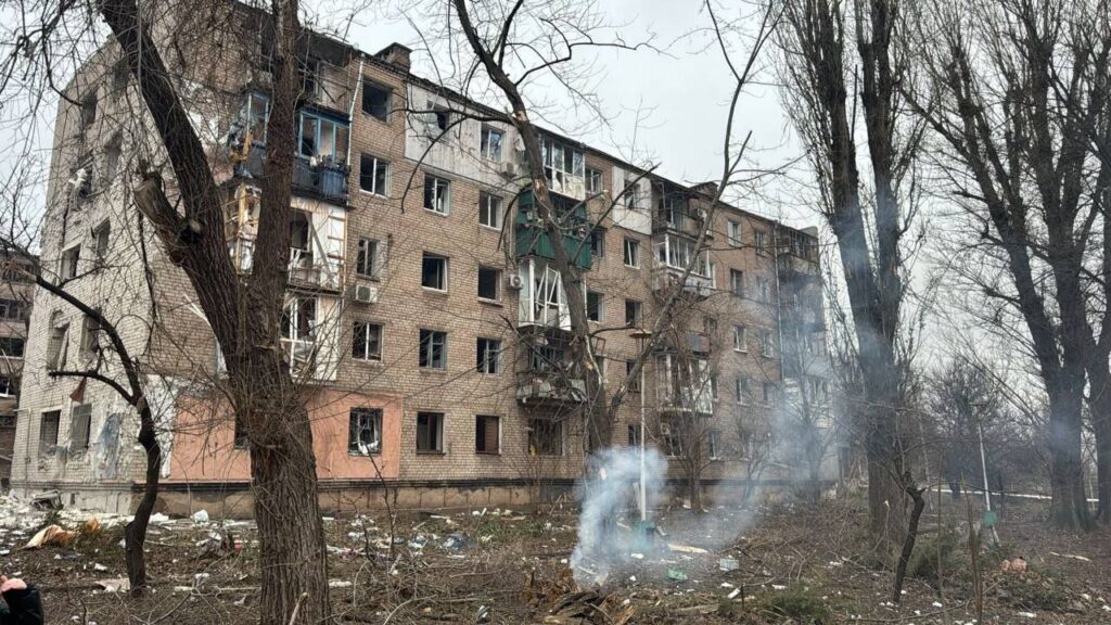 Мужчина потерял вторую жену из-за удара РФ по Кривому Рогу, а первую похоронил в Херсоне