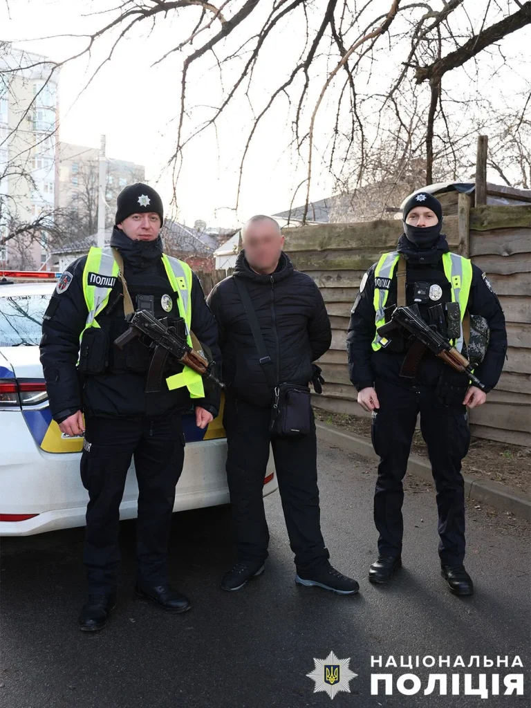 У Чернігові чоловік підтримав російську війну під час хвилини мовчання: що йому загрожує 3 У Чернігові чоловік підтримав російську війну під час хвилини мовчання: що йому загрожує