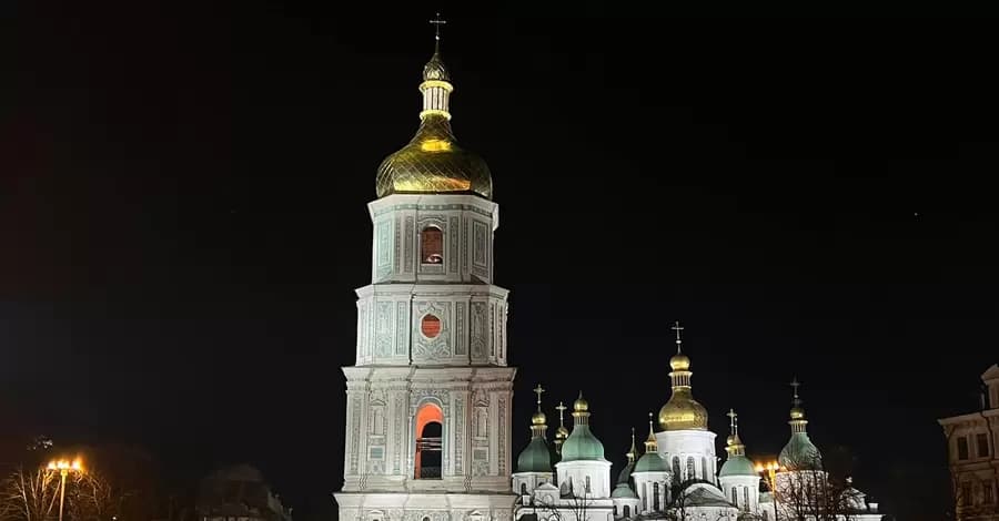У небі над Софією Київською помітили містичний силует: що це було (фото)