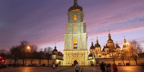 У небі над Софією Київською помітили містичний силует: що це було (фото)
