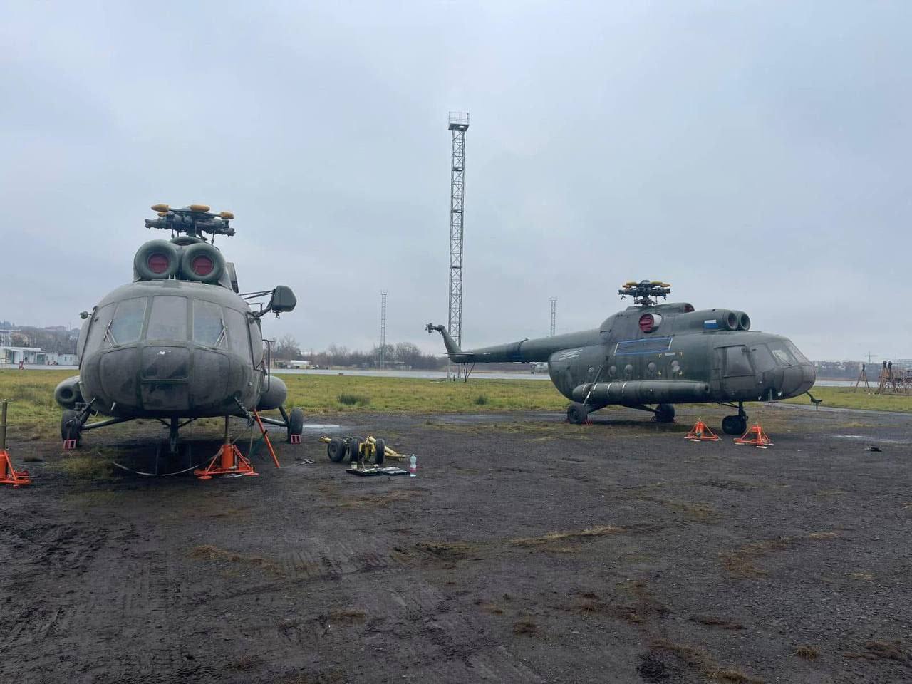 Так больно не было давно: россияне потеряли два вертолета Ми-8 с экипажем