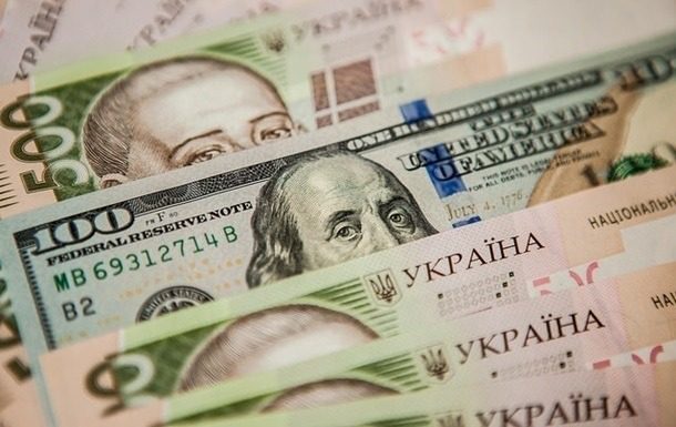 Сколько будут стоить 100 долларов в Украине: прогноз банкира