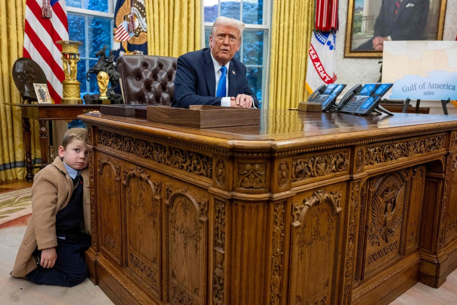 Трамп прибрав з кабінету стіл, на якому син Маска витер соплі
