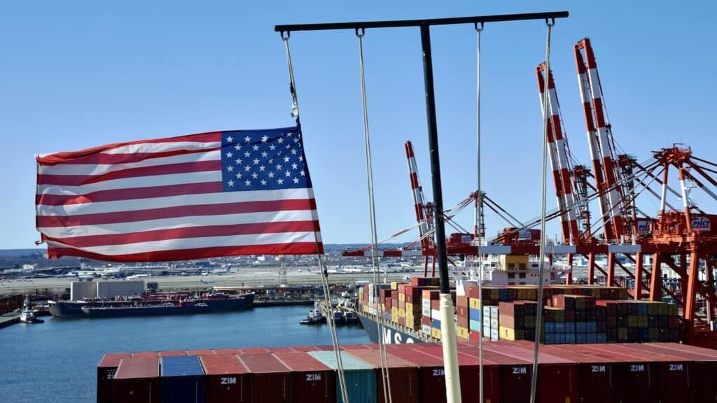 Трамп ввел 25% пошлину на весь импорт стали и алюминия