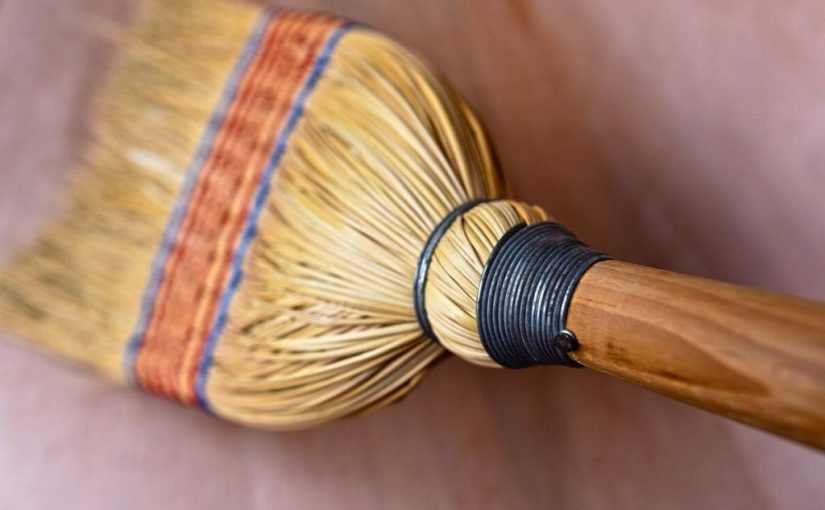 Ніколи не ставте віник у цих місцях: тільки притягнете негаразди ➤ Prozoro.net.ua