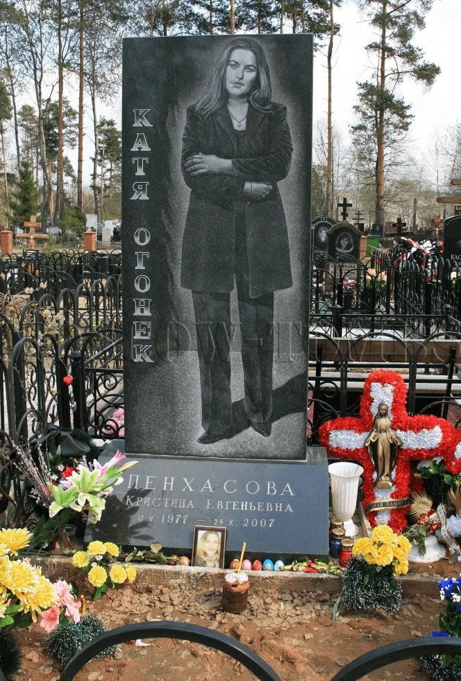 Від чого в 30 років померла зірка Катя Огоньок: як виглядає могила