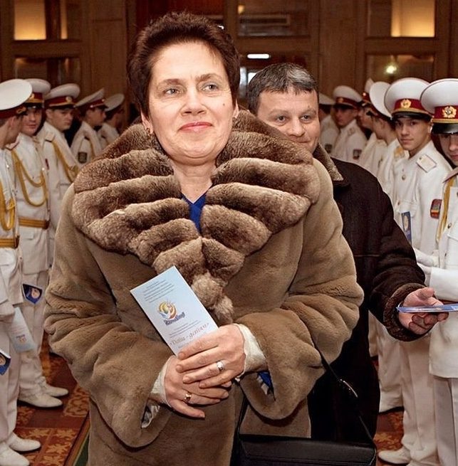 Как Людмила Янукович и почему ее наряды вызывали насмешки (фото) 6 Как Людмила Янукович и почему ее наряды вызывали насмешки (фото)