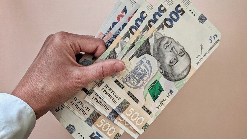 Не пенсия, а подачка: каких выплат ждать украинцам со стажем 40 лет