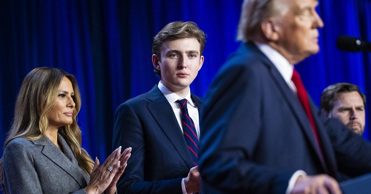 Студентка поплатилася за те, що назвала сина Трампа «диваком»