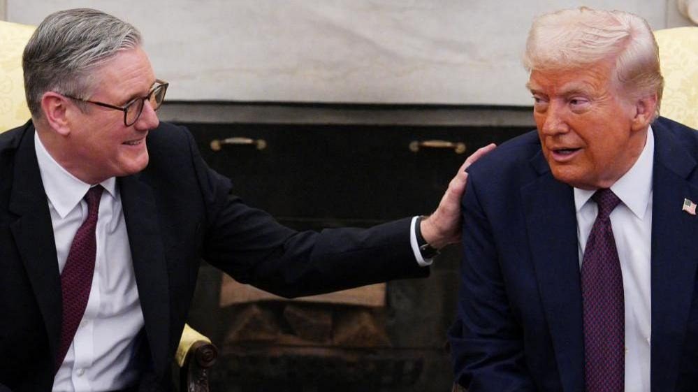 Стармер поправил Трампа, когда тот говорил о помощи Украине