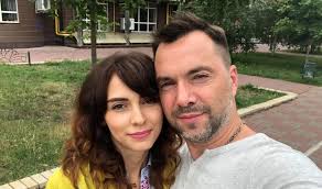 После 10 лет брака жена Арестовича не выдержала: что произошло