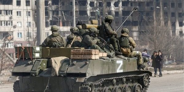 Не дуже хороша новина: куди росіяни везуть техніку у Маріуполі
