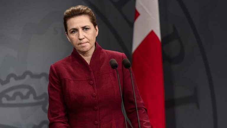 У Данії пояснили Трампу, що змушені будуть відповісти “жорстко”