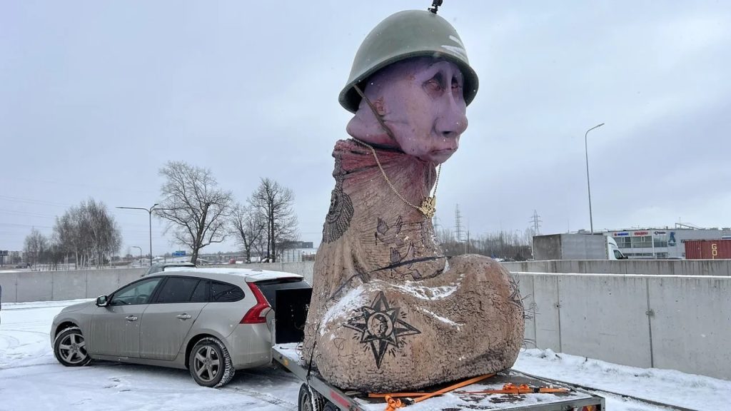 Такого мир еще не видел: Литва огорошила памятником Путину 3 Такого мир еще не видел: Литва огорошила памятником Путину