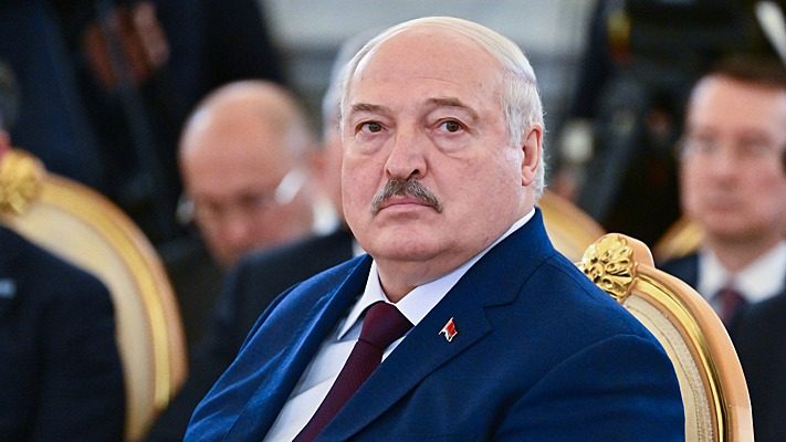 Лукашенко закликав Зеленського «зупинитися», інакше «втратить всю Україну»