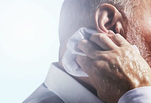 Почему человек потеет: чего не хватает организму и сигнал опасности