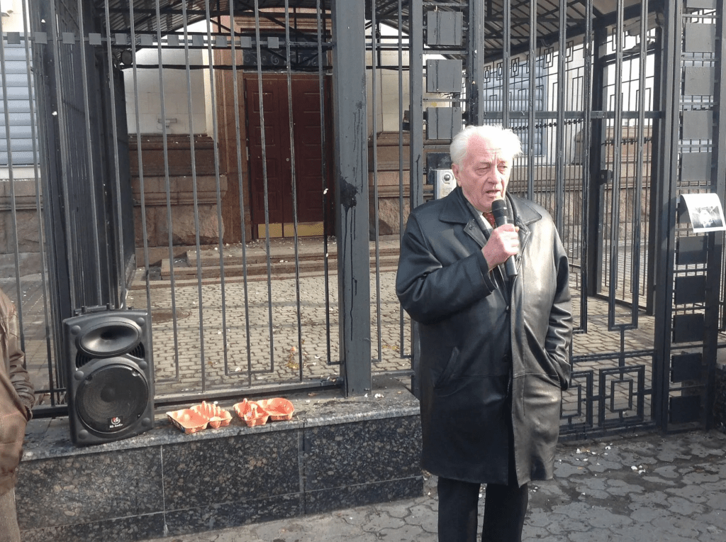Степан Хмара: рік без героя, пошкоджена могила та історія його трьох дітей