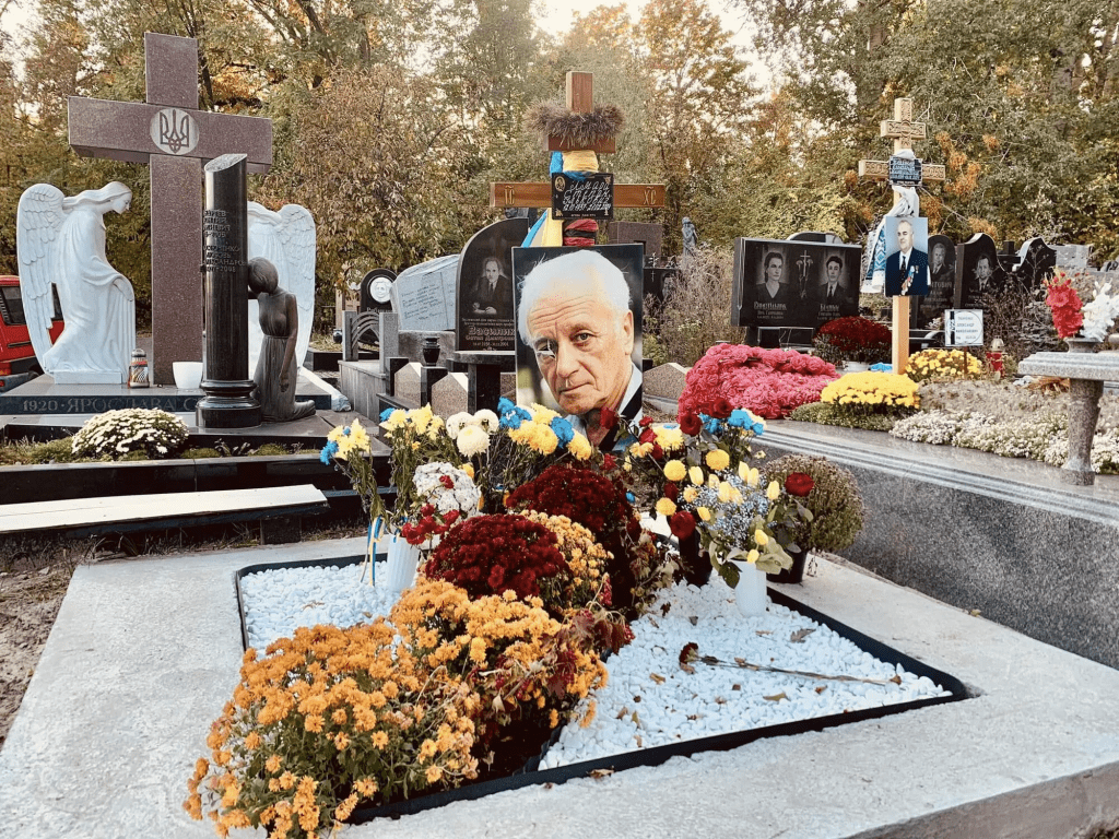 Степан Хмара: рік без героя, пошкоджена могила та історія його трьох дітей